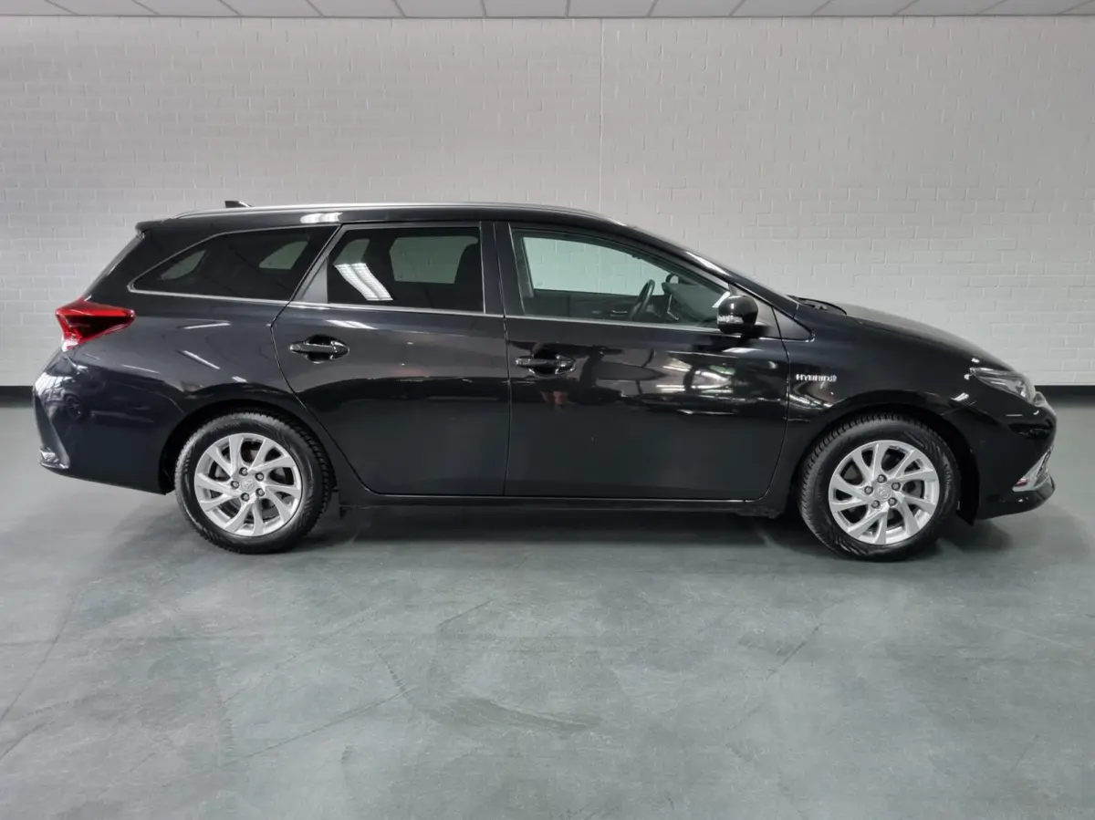 1.8 Hybrid Executive