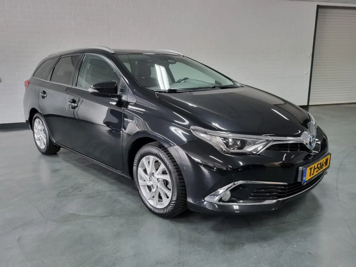 1.8 Hybrid Executive