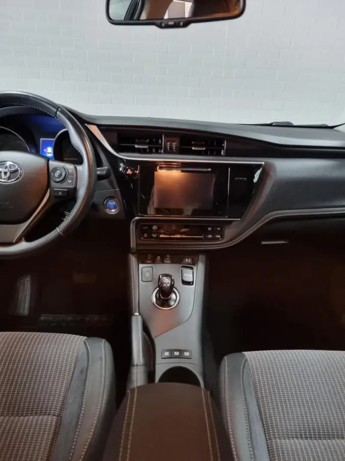 1.8 Hybrid Executive