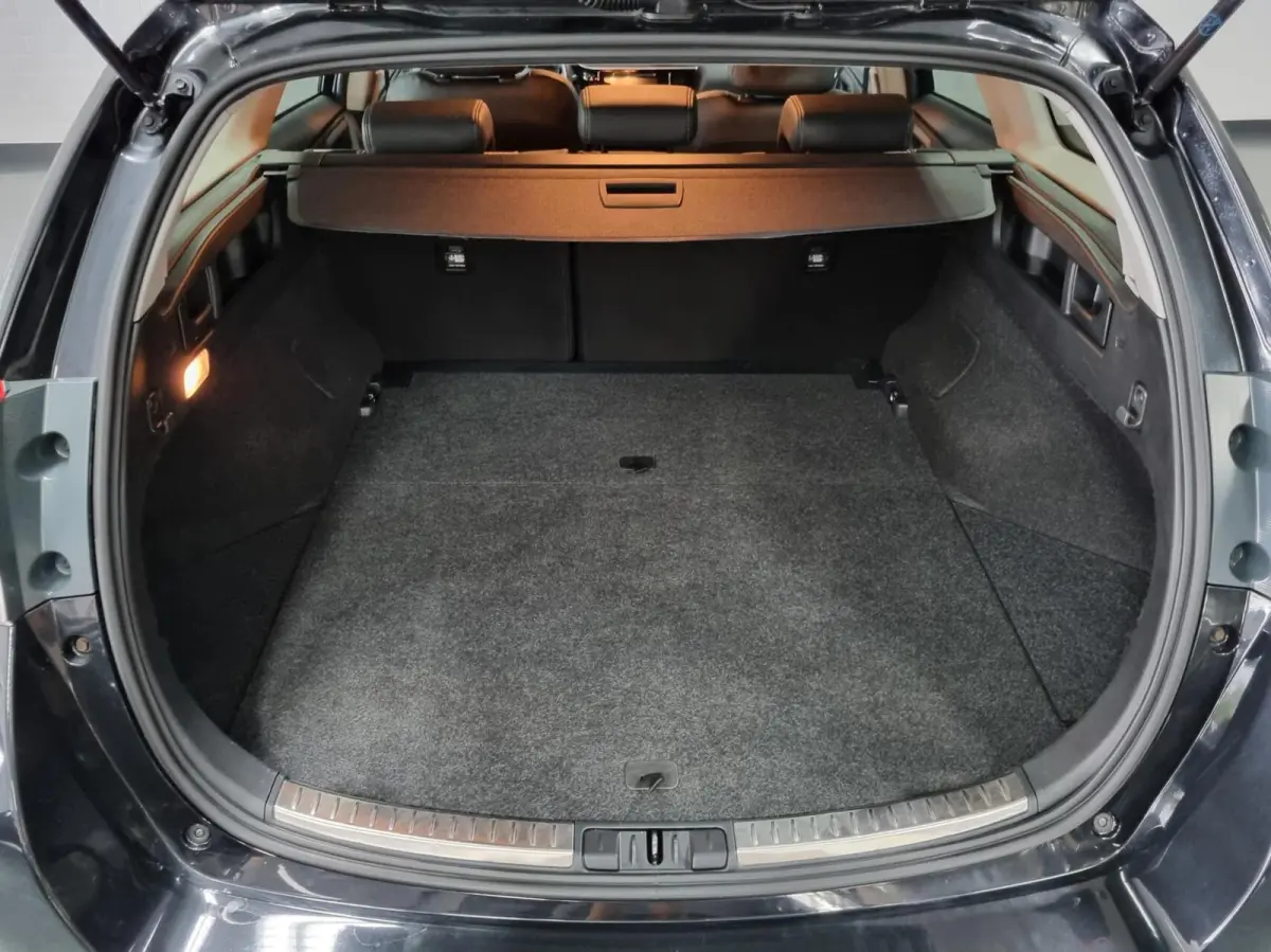 1.8 Hybrid Executive