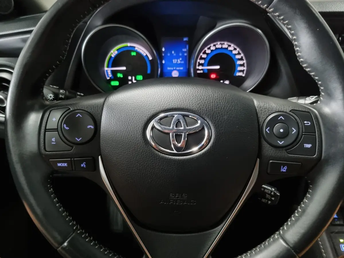 1.8 Hybrid Executive