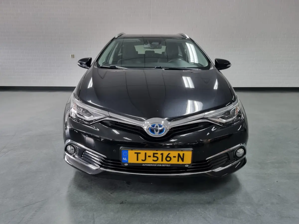 1.8 Hybrid Executive