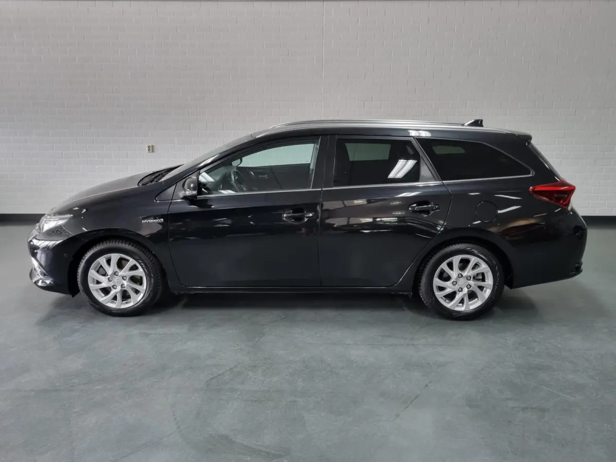 1.8 Hybrid Executive