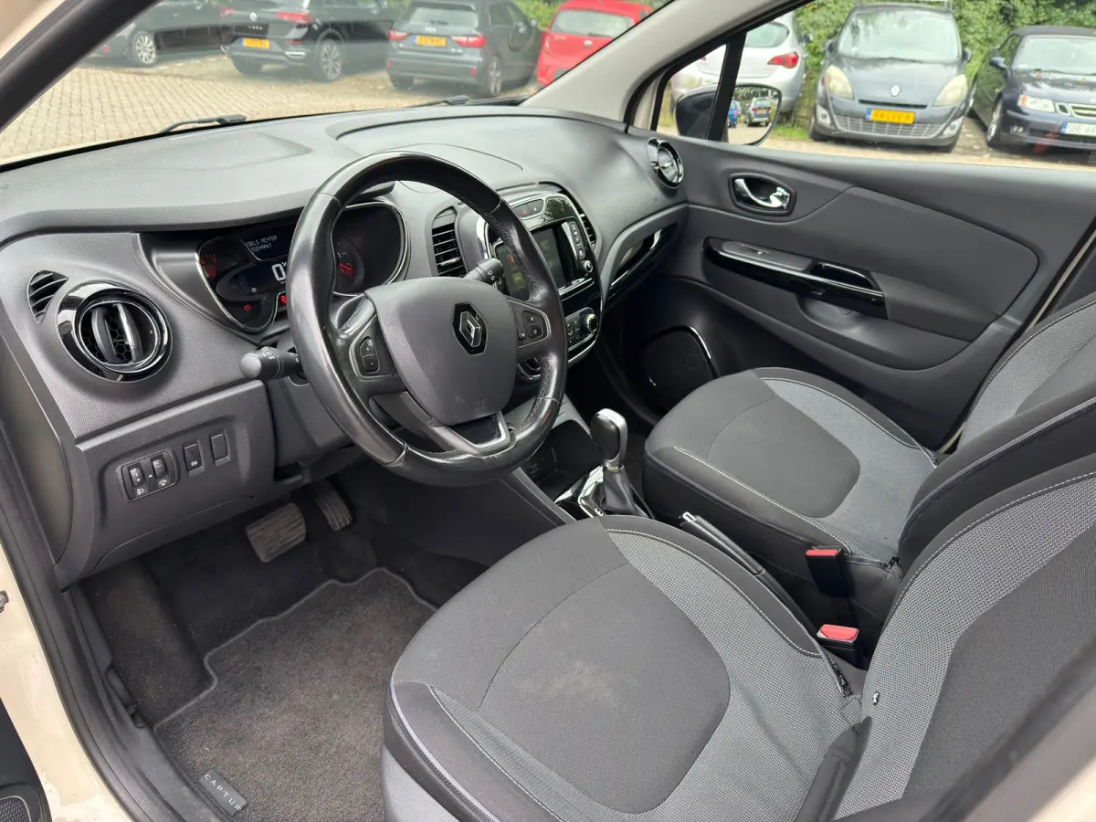 Captur TCe Dynamique l l Cruise l Navi l Camera l Climate l IZGST