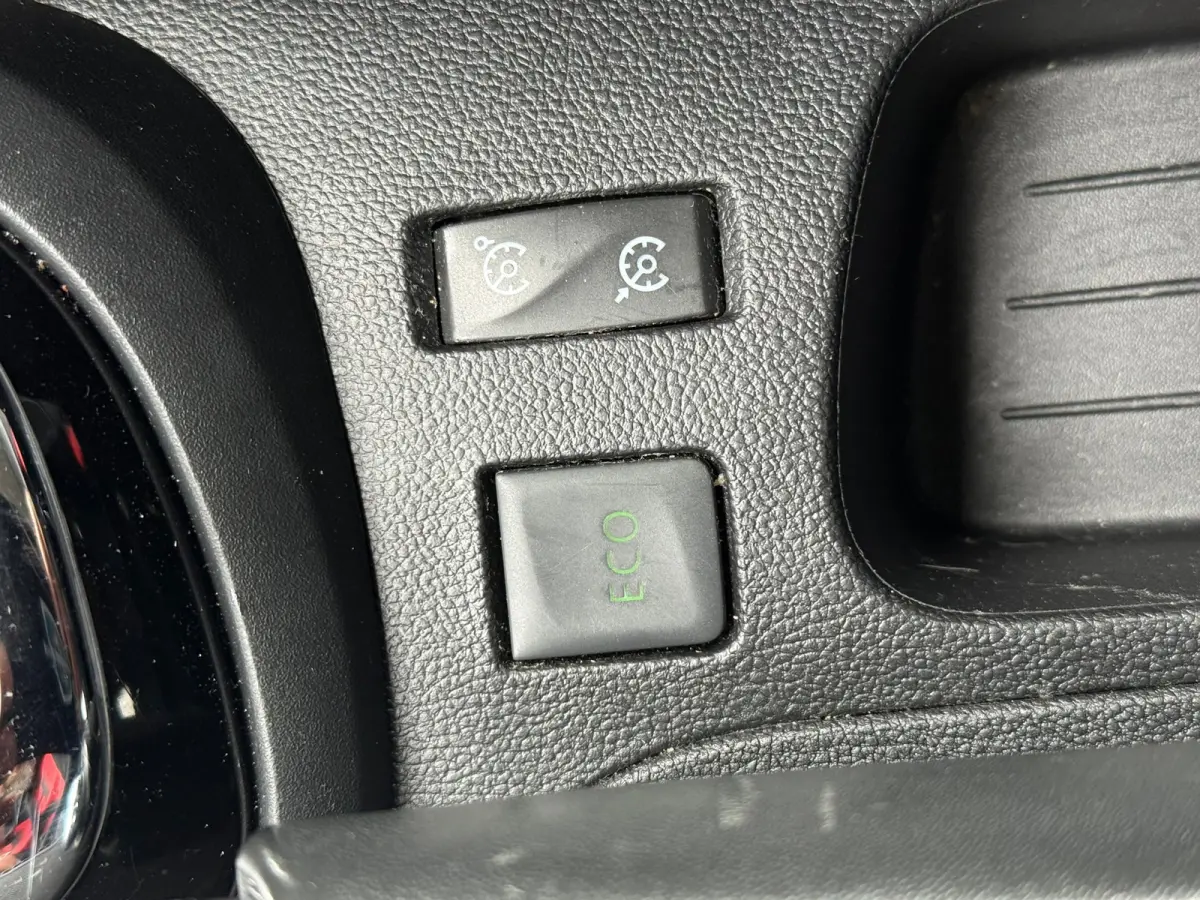 Captur TCe Dynamique l l Cruise l Navi l Camera l Climate l IZGST