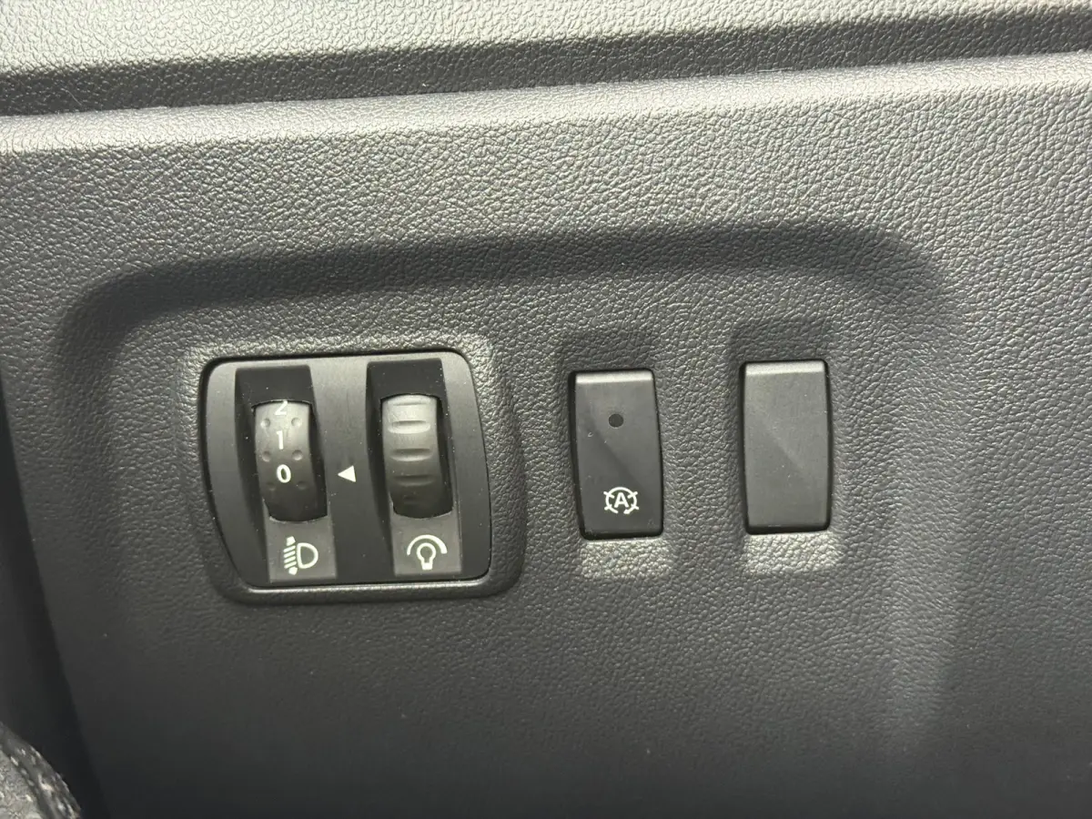 Captur TCe Dynamique l l Cruise l Navi l Camera l Climate l IZGST