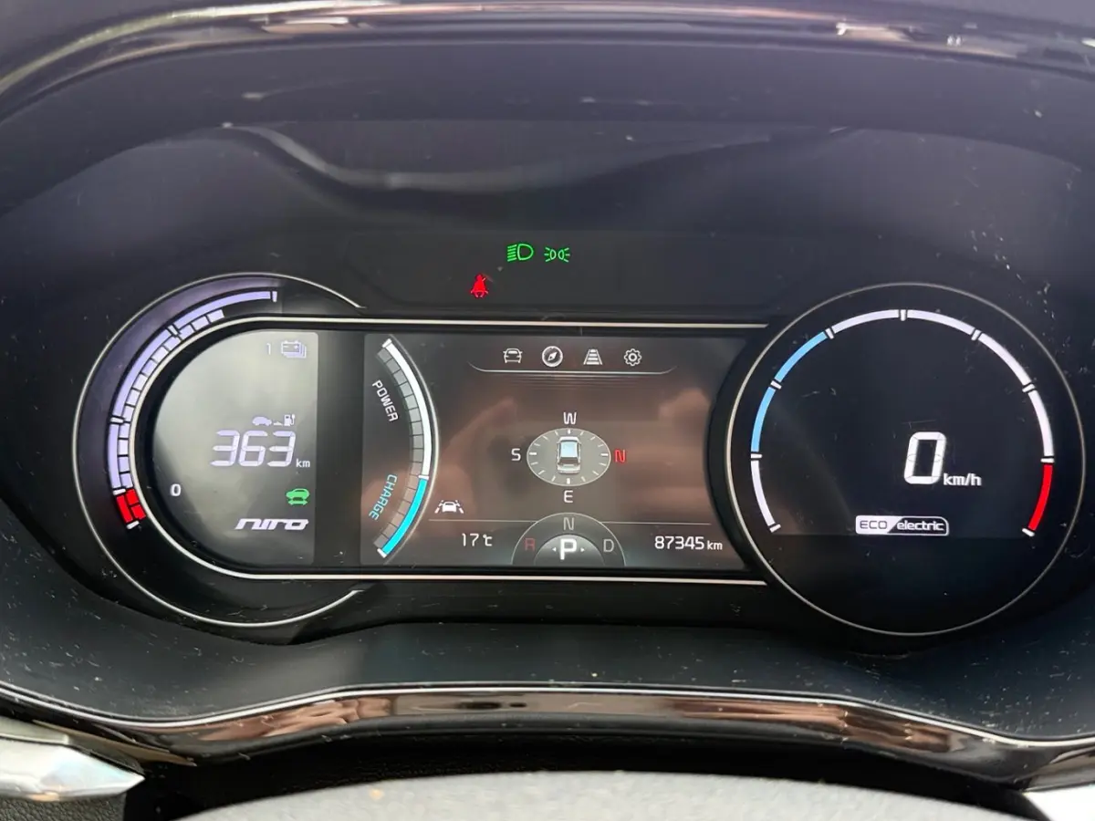 Edition 64 kWh | Achteruitrijcamera | Keyless | Parkeersensoren | Stoelverwarming | Apple Carplay/Android Auto | Achteruitrijcamera | Apple Carplay/Android Auto|telefoonintegratie premium | 