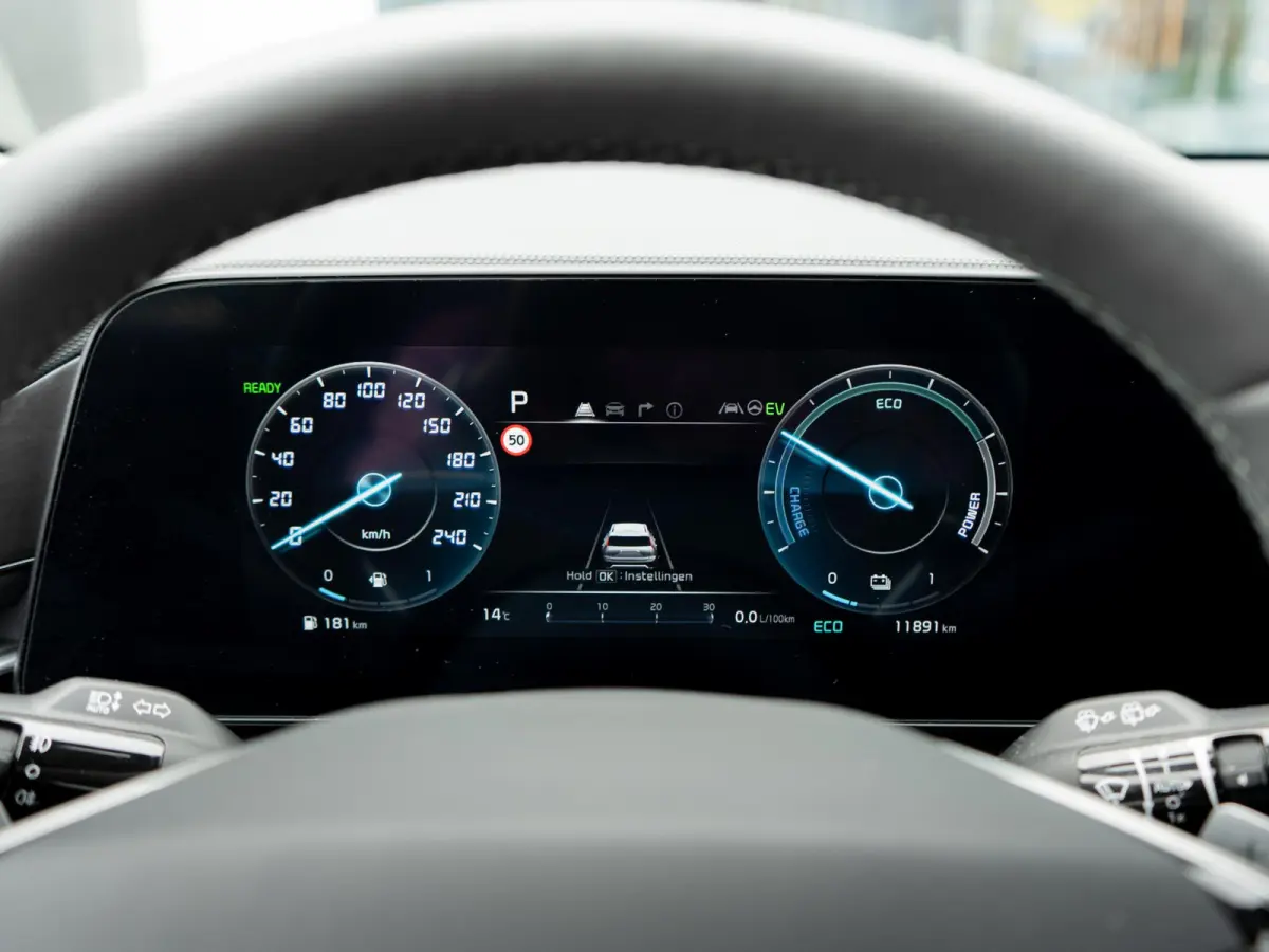 1.6 GDi Hybrid DynamicPlusLine | Stuur-/stoelverwarming | Schuif-/kanteldak | Achteruitrijcamera | PDC voor & achter | CarPlay