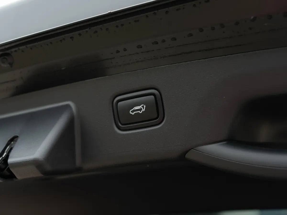 1.6 GDi Hybrid DynamicPlusLine | Stuur-/stoelverwarming | Schuif-/kanteldak | Achteruitrijcamera | PDC voor & achter | CarPlay