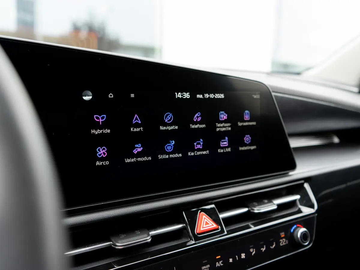 1.6 GDi Hybrid DynamicPlusLine | Stuur-/stoelverwarming | Schuif-/kanteldak | Achteruitrijcamera | PDC voor & achter | CarPlay