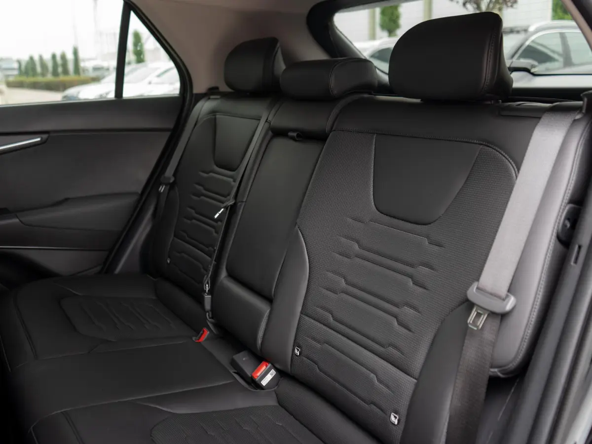 1.6 GDi Hybrid DynamicPlusLine | Stuur-/stoelverwarming | Schuif-/kanteldak | Achteruitrijcamera | PDC voor & achter | CarPlay