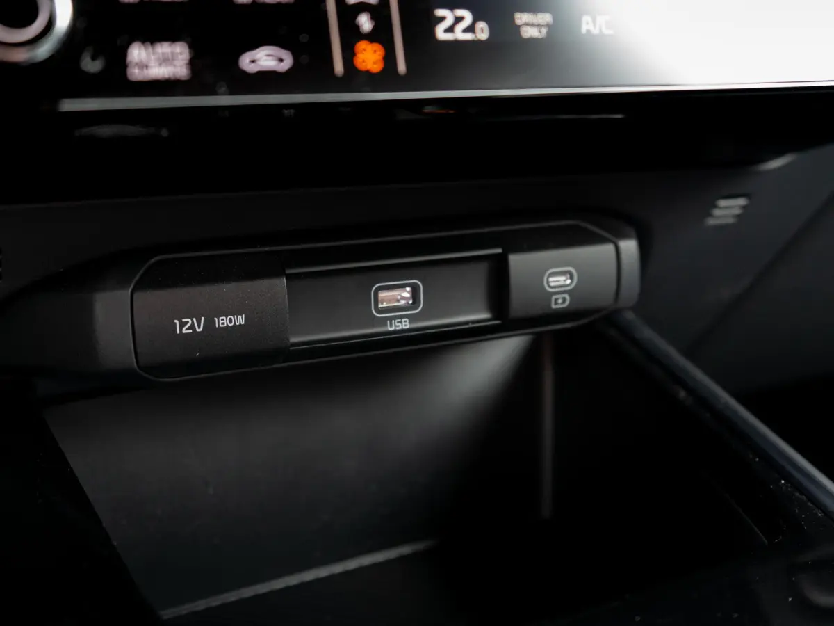 1.6 GDi Hybrid DynamicPlusLine | Stuur-/stoelverwarming | Schuif-/kanteldak | Achteruitrijcamera | PDC voor & achter | CarPlay