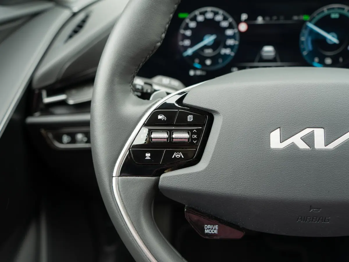 1.6 GDi Hybrid DynamicPlusLine | Stuur-/stoelverwarming | Schuif-/kanteldak | Achteruitrijcamera | PDC voor & achter | CarPlay