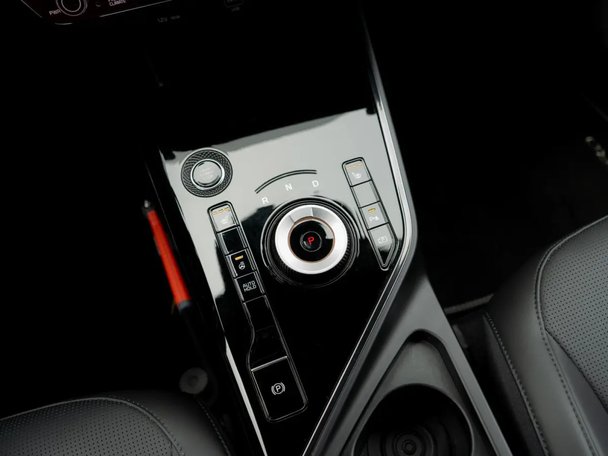 1.6 GDi Hybrid DynamicPlusLine | Stuur-/stoelverwarming | Schuif-/kanteldak | Achteruitrijcamera | PDC voor & achter | CarPlay
