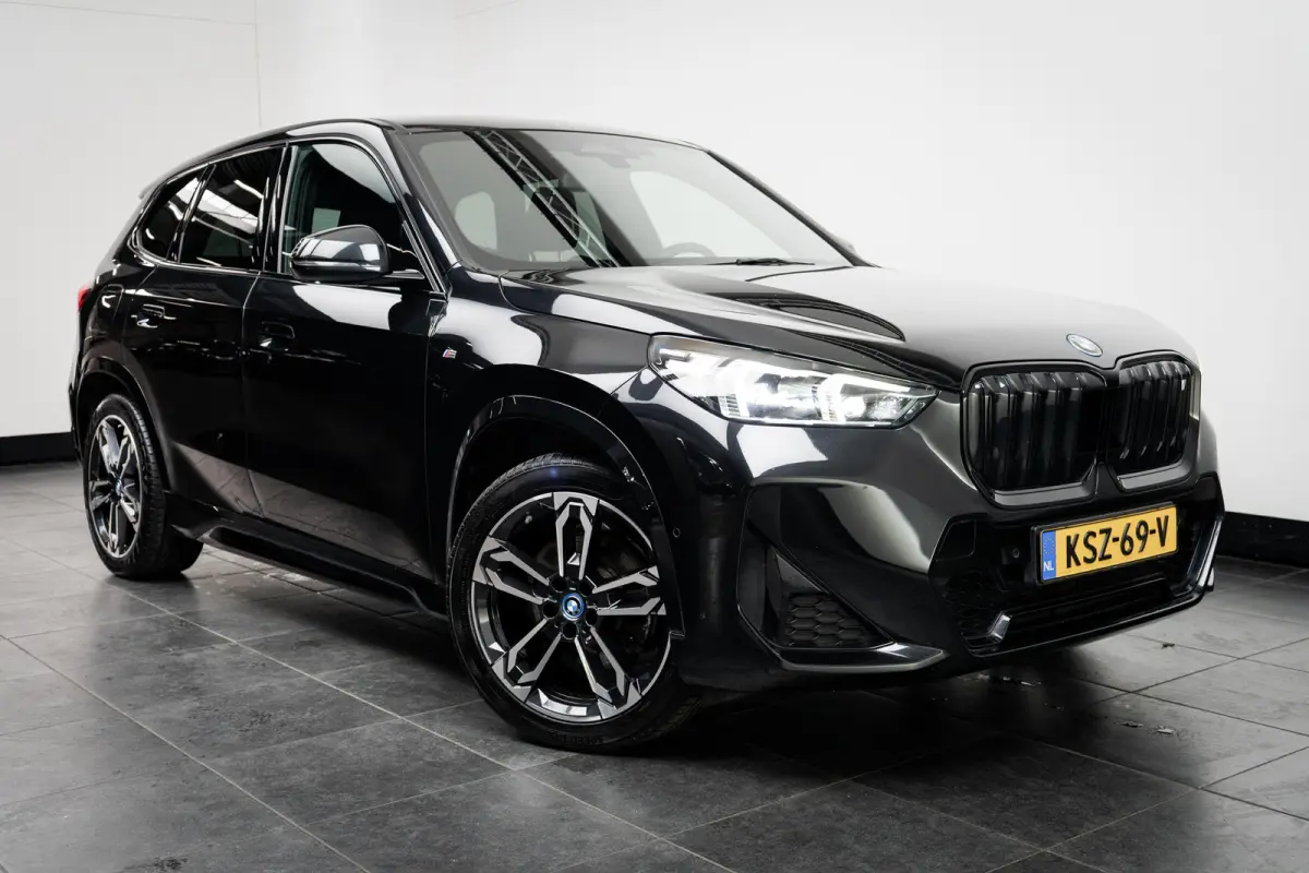 xDrive30 67 kWh M Sport Edition 313PK | M- Sport | Stoel+Stuurwielverwarming | Camer Achter | Keyless |
