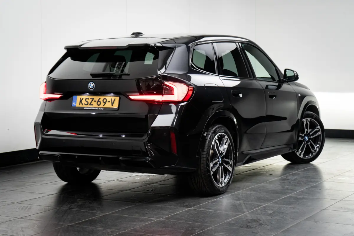 xDrive30 67 kWh M Sport Edition 313PK | M- Sport | Stoel+Stuurwielverwarming | Camer Achter | Keyless |