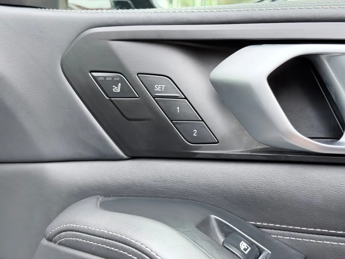 XDrive45e High Executive Pano/360/Memory
