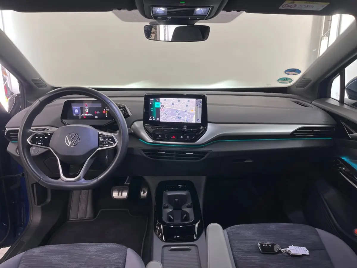 Pro 77 kWh | Navi | Parkeersensoren | Stoelverwarming | Apple Carplay/Android Auto | Afwijkende dakkleur | Airco (automatisch) | Apple Carplay/Android Auto|telefoonintegratie premium