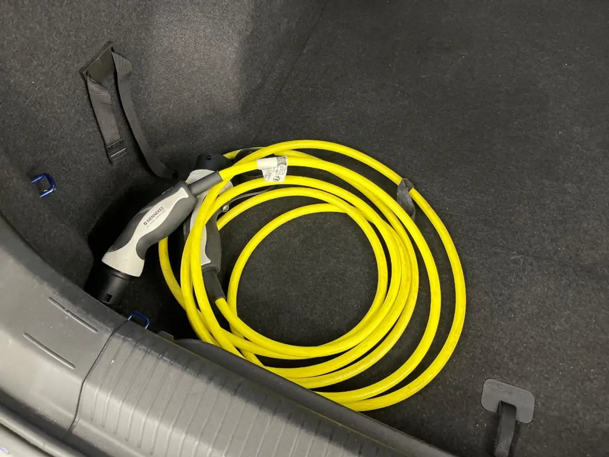 Pro 77 kWh | Navi | Parkeersensoren | Stoelverwarming | Apple Carplay/Android Auto | Afwijkende dakkleur | Airco (automatisch) | Apple Carplay/Android Auto|telefoonintegratie premium