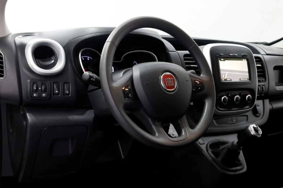 /Trafic/Vivaro 2.0 MultiJet 145pk L2H1 Airco/Navi 11-2021