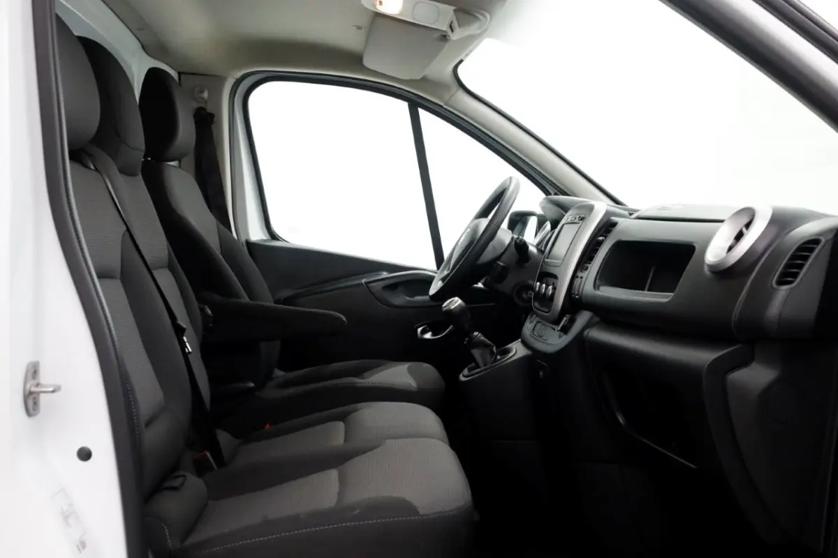 /Trafic/Vivaro 2.0 MultiJet 145pk L2H1 Airco/Navi 11-2021
