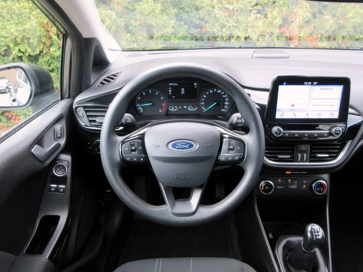 1.1 5-drs * Navi * Cruise Control *