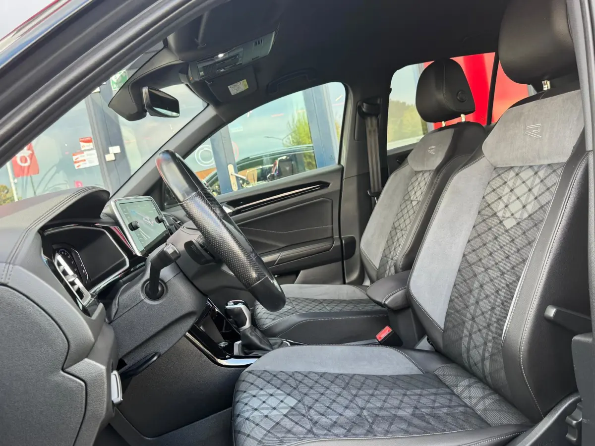 3 x R-Line DSG-7 | IQ-Lights | Camera | Parksens | Carplay | Keyless | 1.5 TSI R-Line