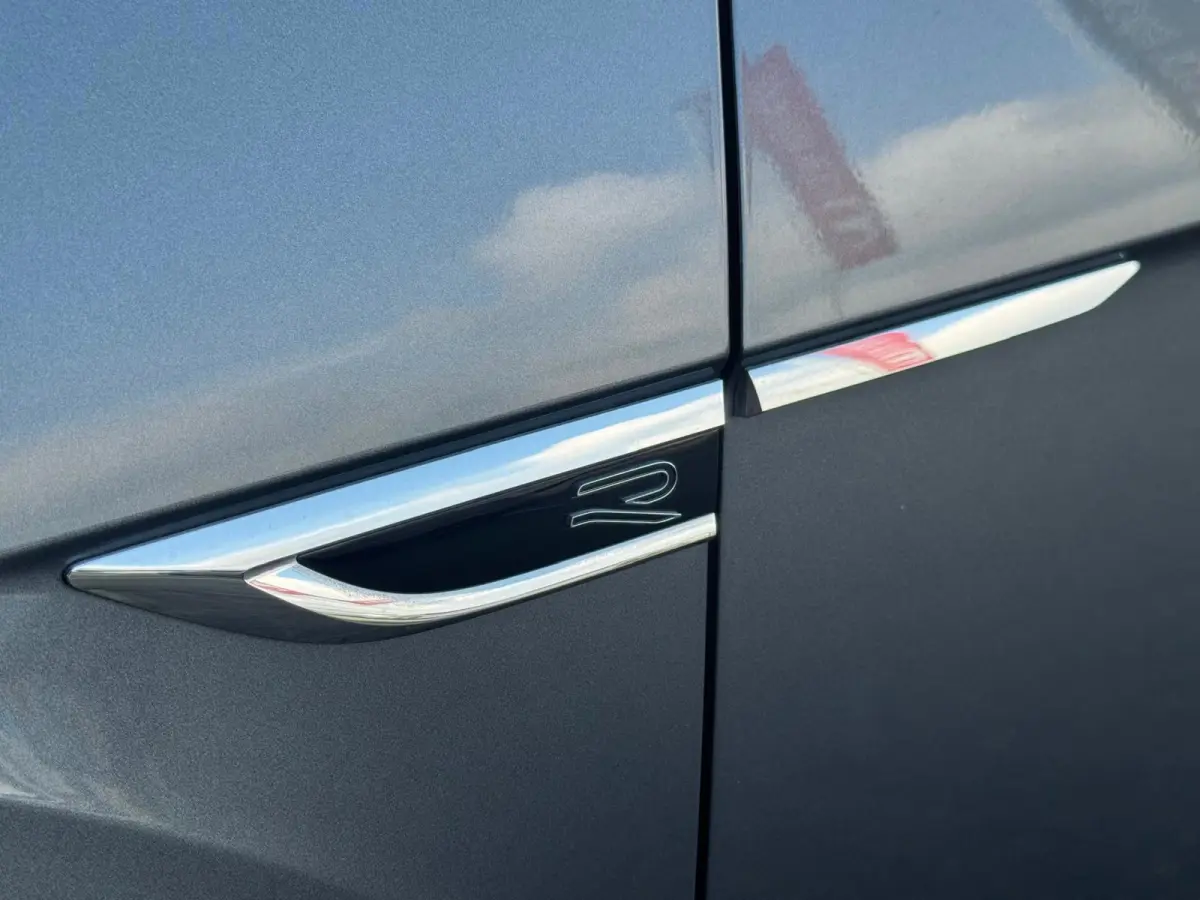 3 x R-Line DSG-7 | IQ-Lights | Camera | Parksens | Carplay | Keyless | 1.5 TSI R-Line