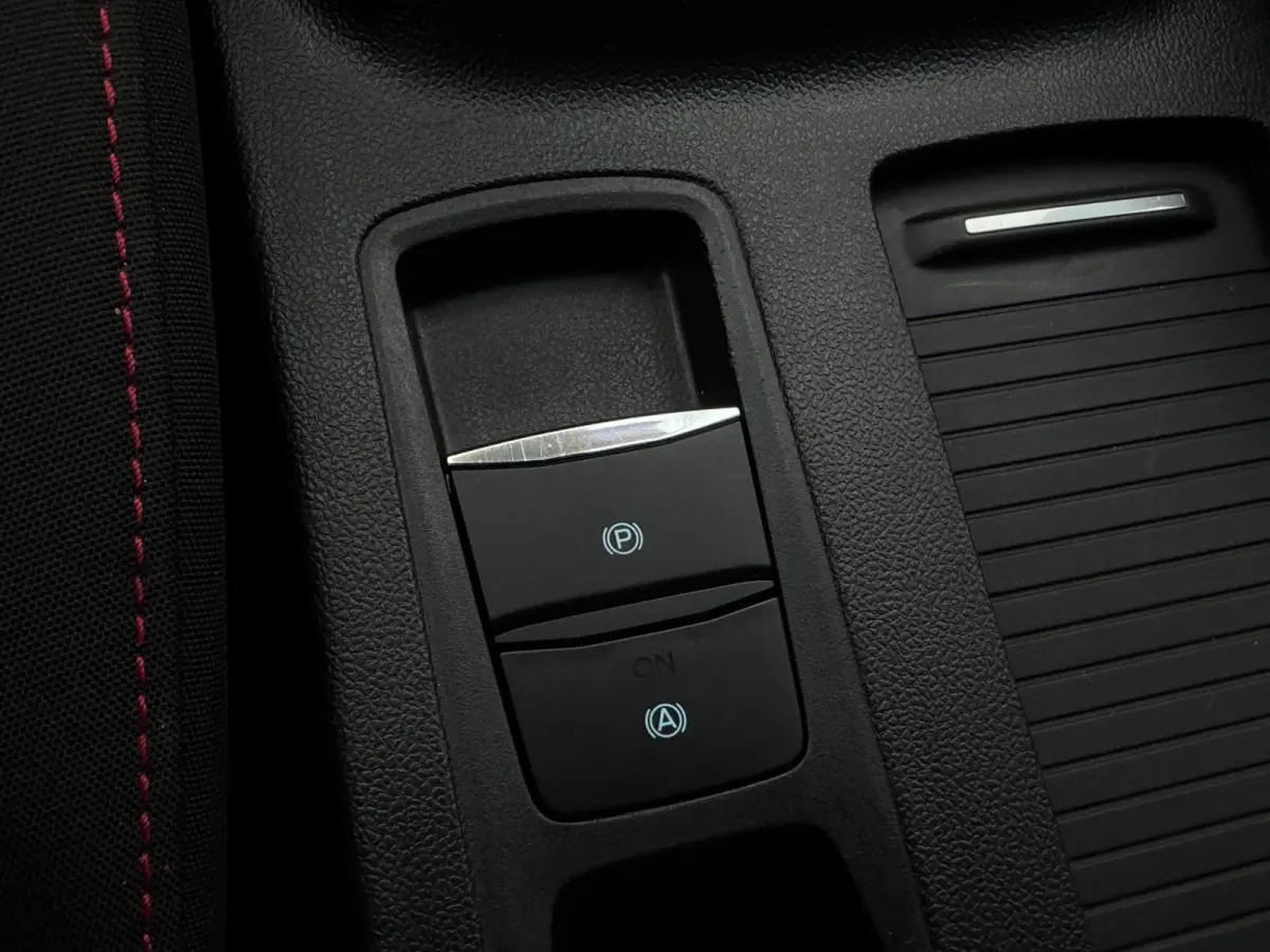 1.0 EcoBoost Hybrid ST Line X LED Navi Camera Stoelverw.