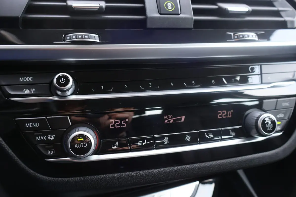 xDrive30e eDrive Edition | Head-Up | Stoelverwarming | Cruise Control | Leder | Elektrische Achterklep | Camera |