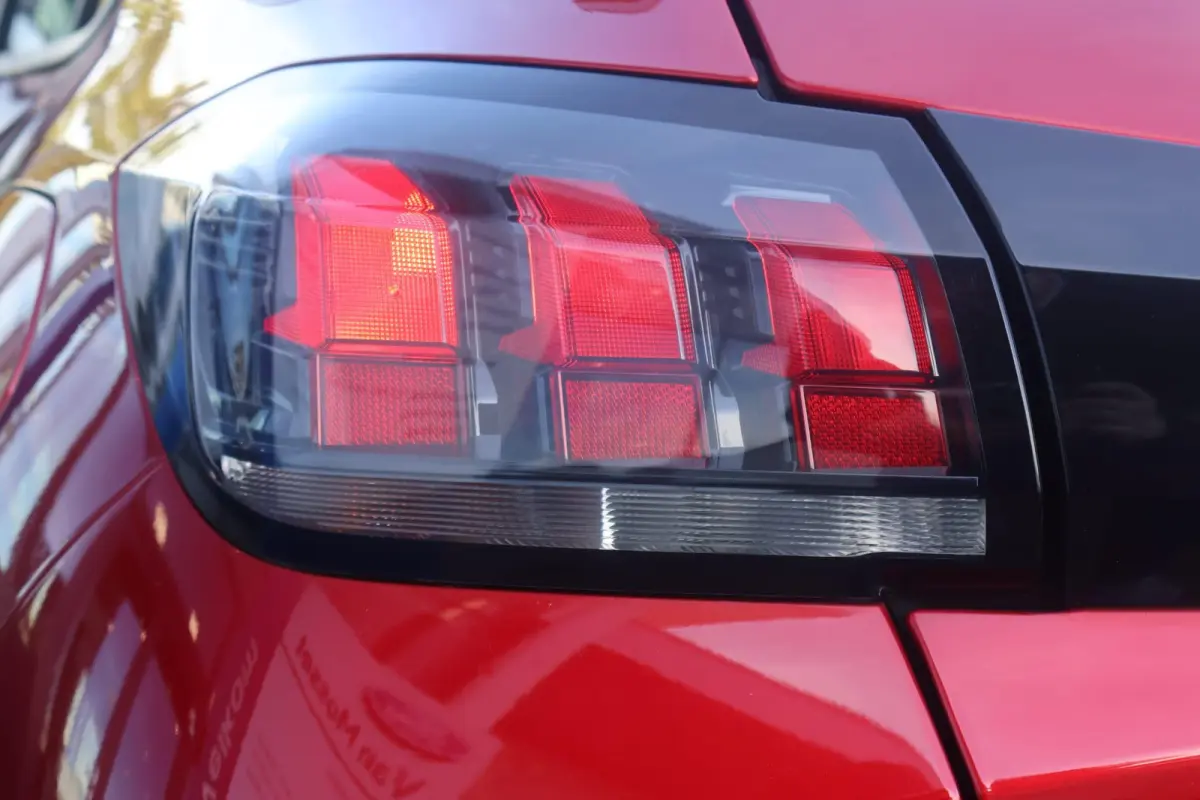 1.2 PureTech Active | Cruise Control | Navigatie | Airco | Apple Carplay/Android Auto |