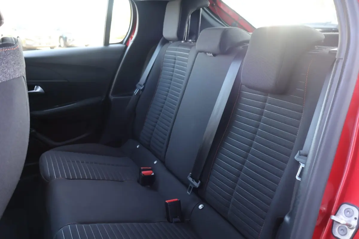 1.2 PureTech Active | Cruise Control | Navigatie | Airco | Apple Carplay/Android Auto |