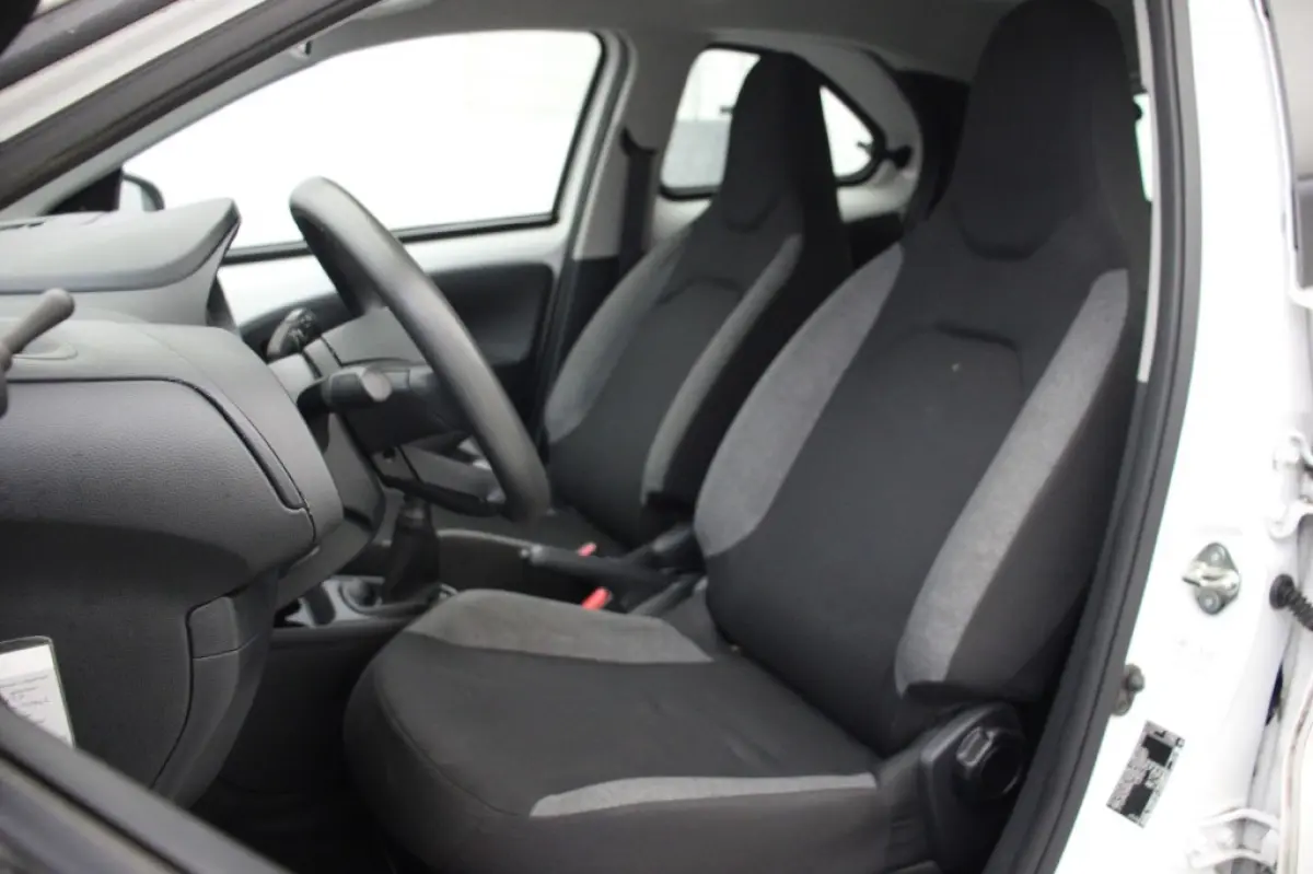 1.0 VVT-i MT - Carplay, Adaptive Cruise, Airco