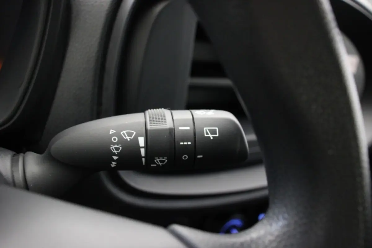1.0 VVT-i MT - Carplay, Adaptive Cruise, Airco