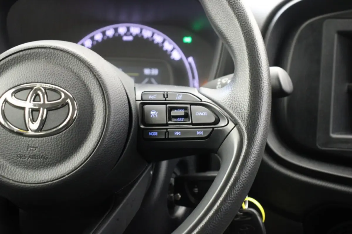 1.0 VVT-i MT - Carplay, Adaptive Cruise, Airco