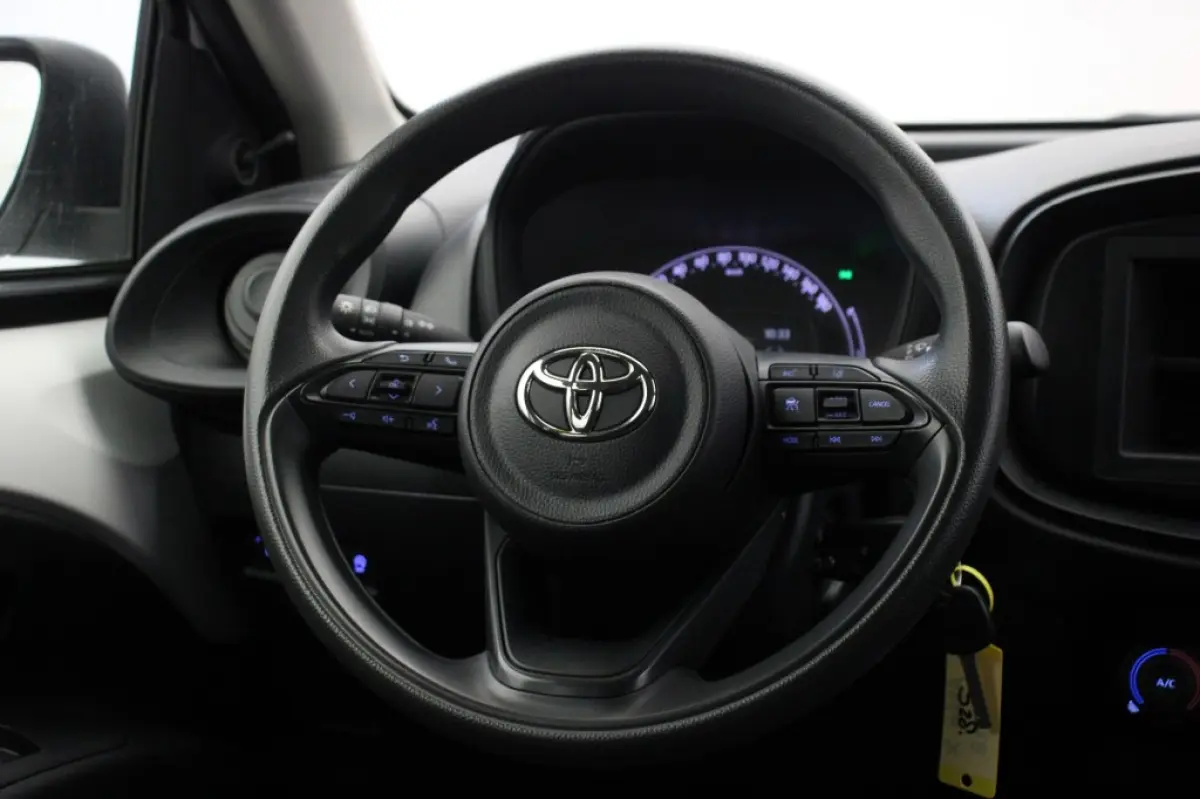 1.0 VVT-i MT - Carplay, Adaptive Cruise, Airco