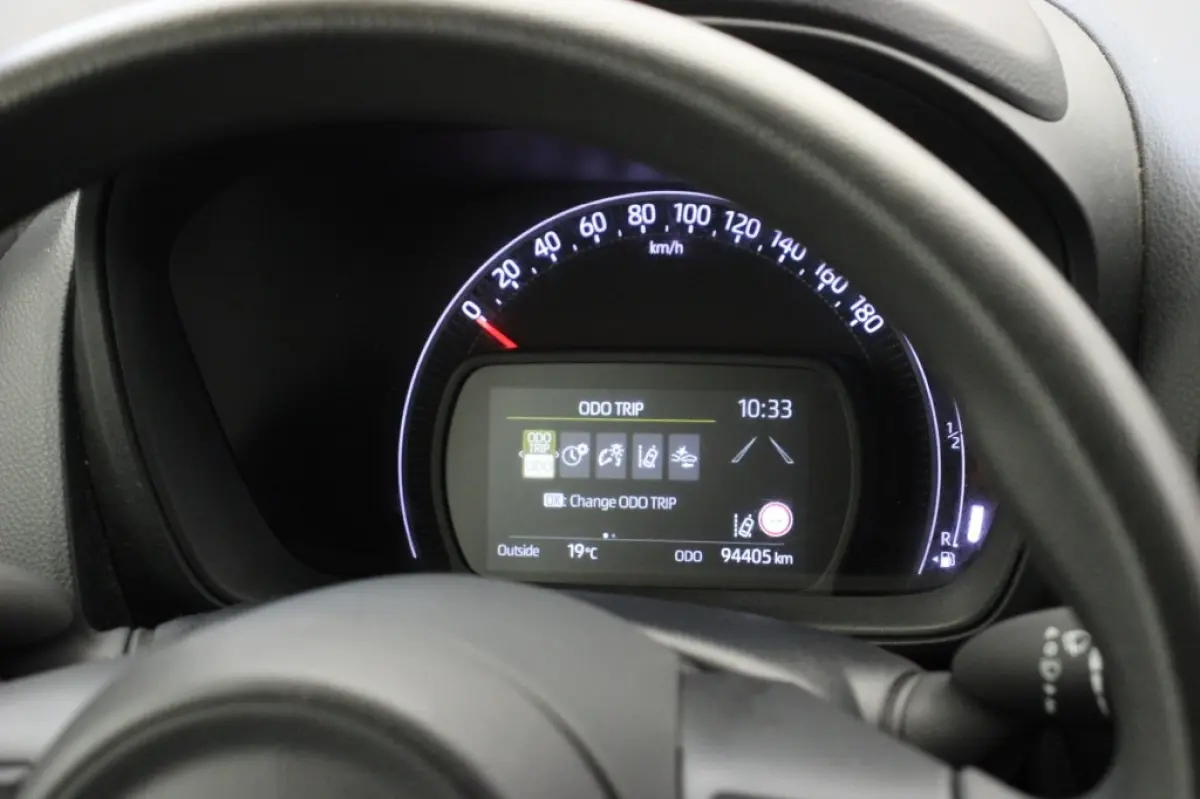 1.0 VVT-i MT - Carplay, Adaptive Cruise, Airco