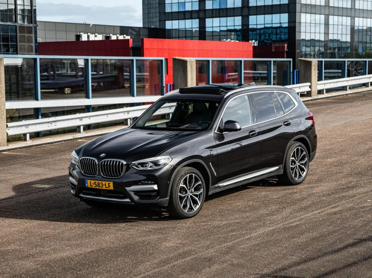 xDrive20i xLine Business Edition Plus | Panoramadak | Trekhaak | Driving Assistant Plus | 360 Camera | Harman/Kardon | Leder | HUD | Memory | Keyless | Dealeronderhouden | 20"