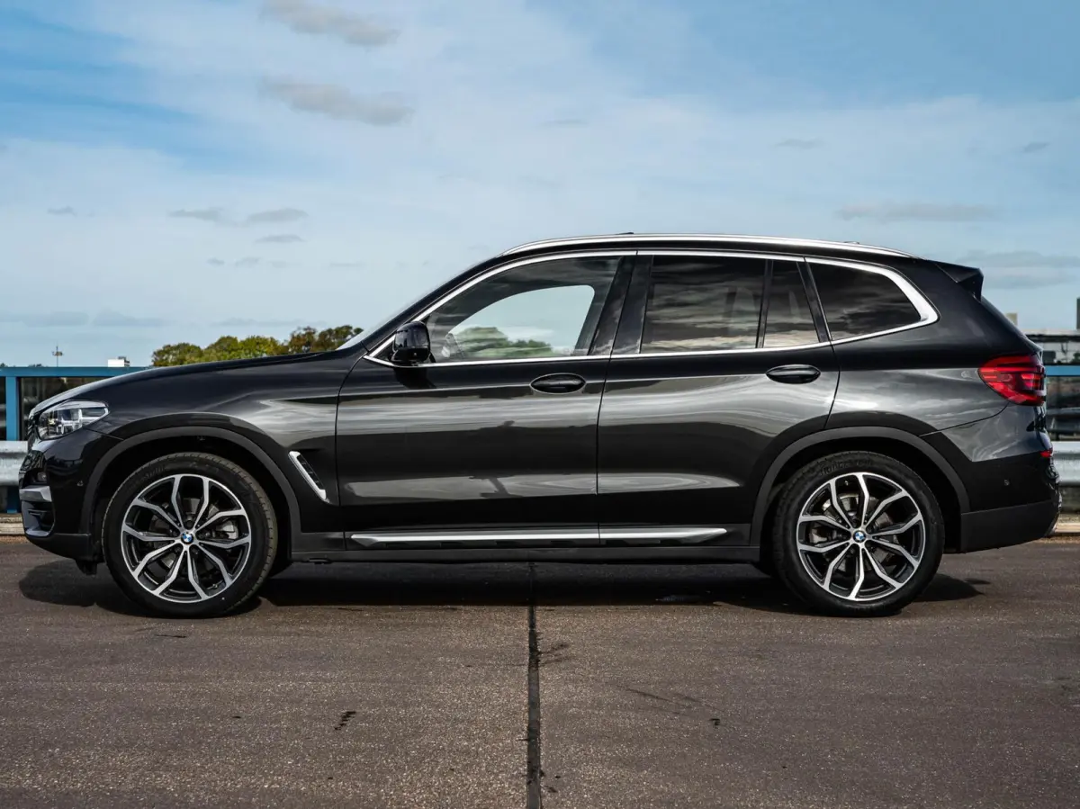 xDrive20i xLine Business Edition Plus | Panoramadak | Trekhaak | Driving Assistant Plus | 360 Camera | Harman/Kardon | Leder | HUD | Memory | Keyless | Dealeronderhouden | 20"