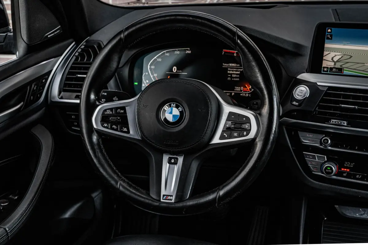 xDrive20i xLine Business Edition Plus | Panoramadak | Trekhaak | Driving Assistant Plus | 360 Camera | Harman/Kardon | Leder | HUD | Memory | Keyless | Dealeronderhouden | 20"