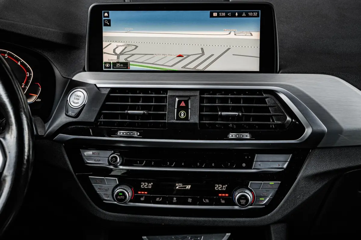 xDrive20i xLine Business Edition Plus | Panoramadak | Trekhaak | Driving Assistant Plus | 360 Camera | Harman/Kardon | Leder | HUD | Memory | Keyless | Dealeronderhouden | 20"