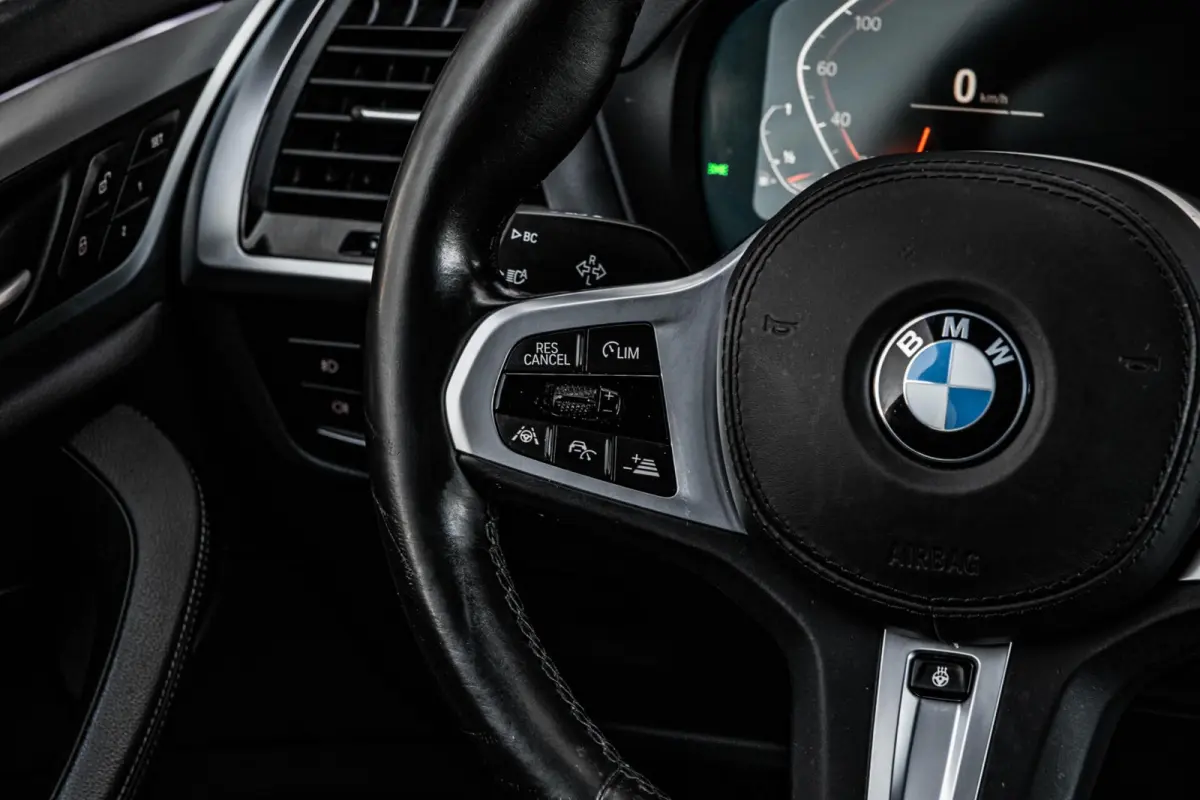 xDrive20i xLine Business Edition Plus | Panoramadak | Trekhaak | Driving Assistant Plus | 360 Camera | Harman/Kardon | Leder | HUD | Memory | Keyless | Dealeronderhouden | 20"