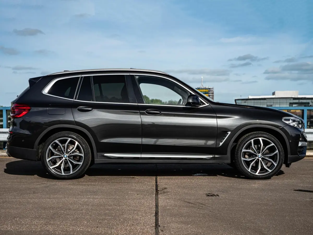 xDrive20i xLine Business Edition Plus | Panoramadak | Trekhaak | Driving Assistant Plus | 360 Camera | Harman/Kardon | Leder | HUD | Memory | Keyless | Dealeronderhouden | 20"
