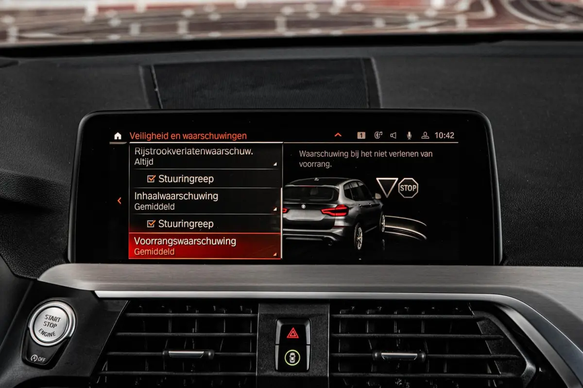 xDrive20i xLine Business Edition Plus | Panoramadak | Trekhaak | Driving Assistant Plus | 360 Camera | Harman/Kardon | Leder | HUD | Memory | Keyless | Dealeronderhouden | 20"