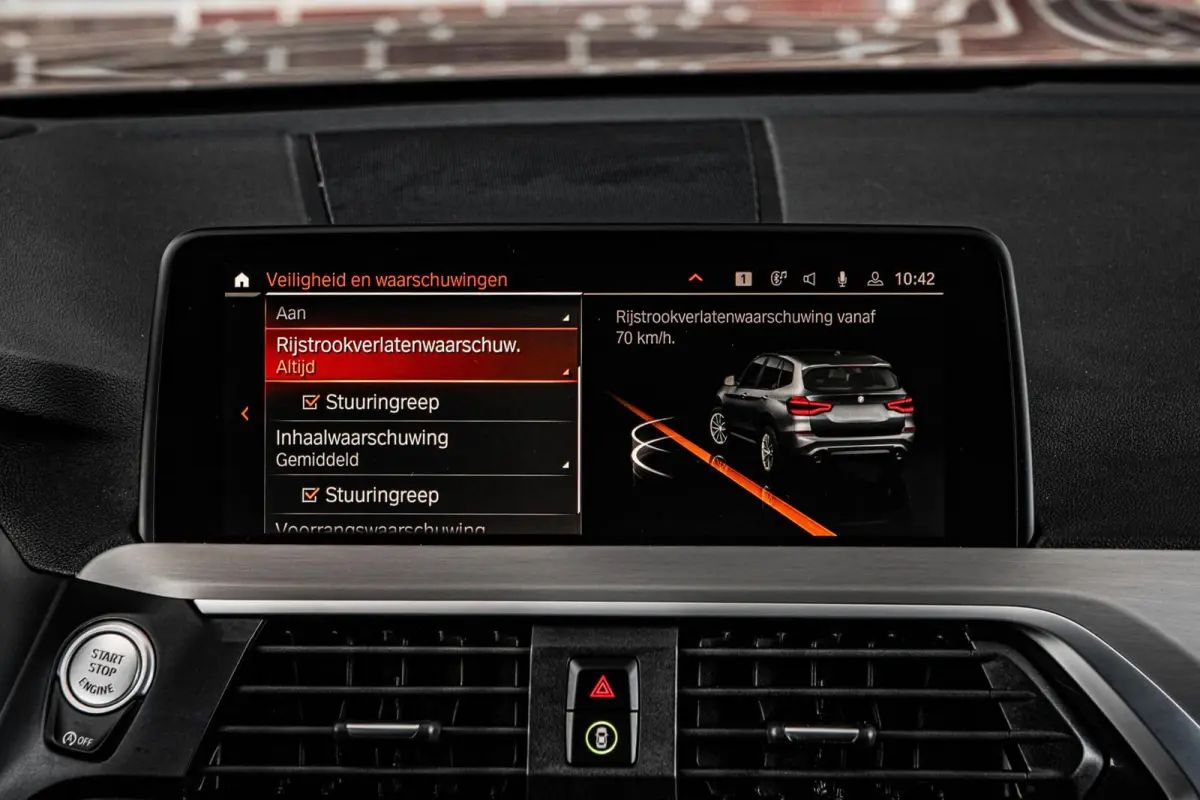 xDrive20i xLine Business Edition Plus | Panoramadak | Trekhaak | Driving Assistant Plus | 360 Camera | Harman/Kardon | Leder | HUD | Memory | Keyless | Dealeronderhouden | 20"