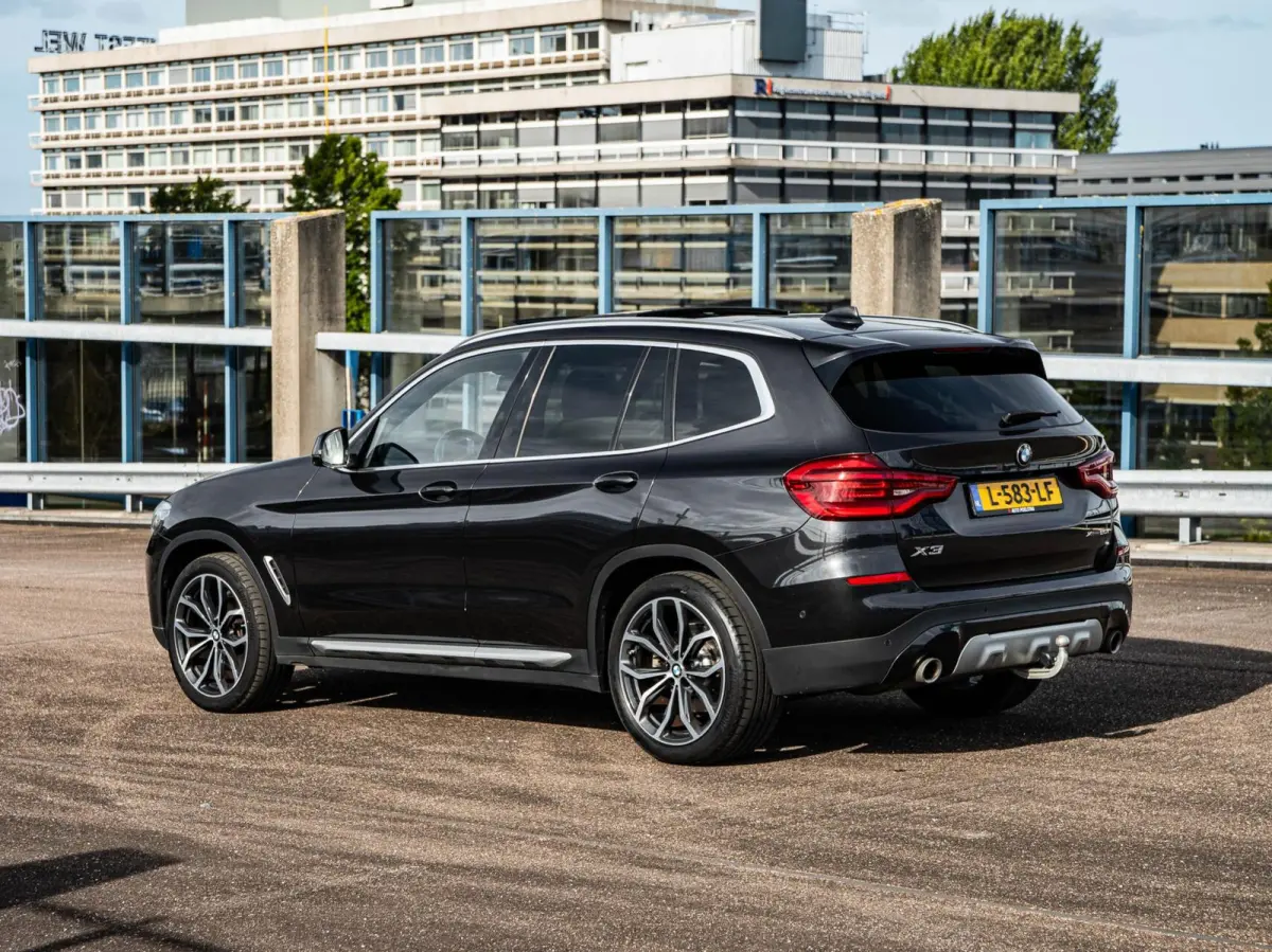 xDrive20i xLine Business Edition Plus | Panoramadak | Trekhaak | Driving Assistant Plus | 360 Camera | Harman/Kardon | Leder | HUD | Memory | Keyless | Dealeronderhouden | 20"