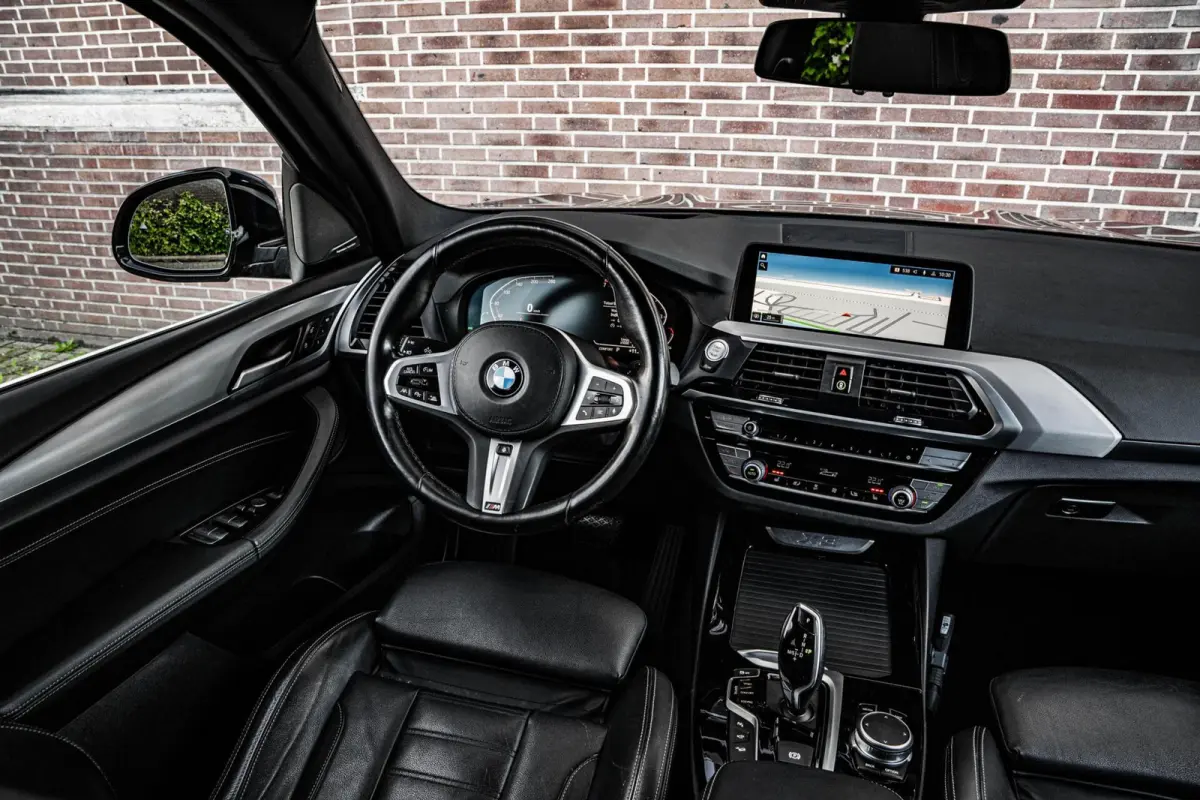xDrive20i xLine Business Edition Plus | Panoramadak | Trekhaak | Driving Assistant Plus | 360 Camera | Harman/Kardon | Leder | HUD | Memory | Keyless | Dealeronderhouden | 20"