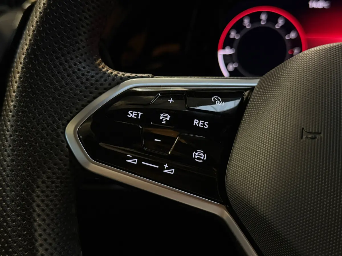 1.5 eTSI 3X R-Line PANO|HARMAN KARDON|IQ LIGHTS|KEYLESS|DEALER ONDERHOUDEN|NIGHTPAKKET|SFEERVERLICHTING|2024|VOL!