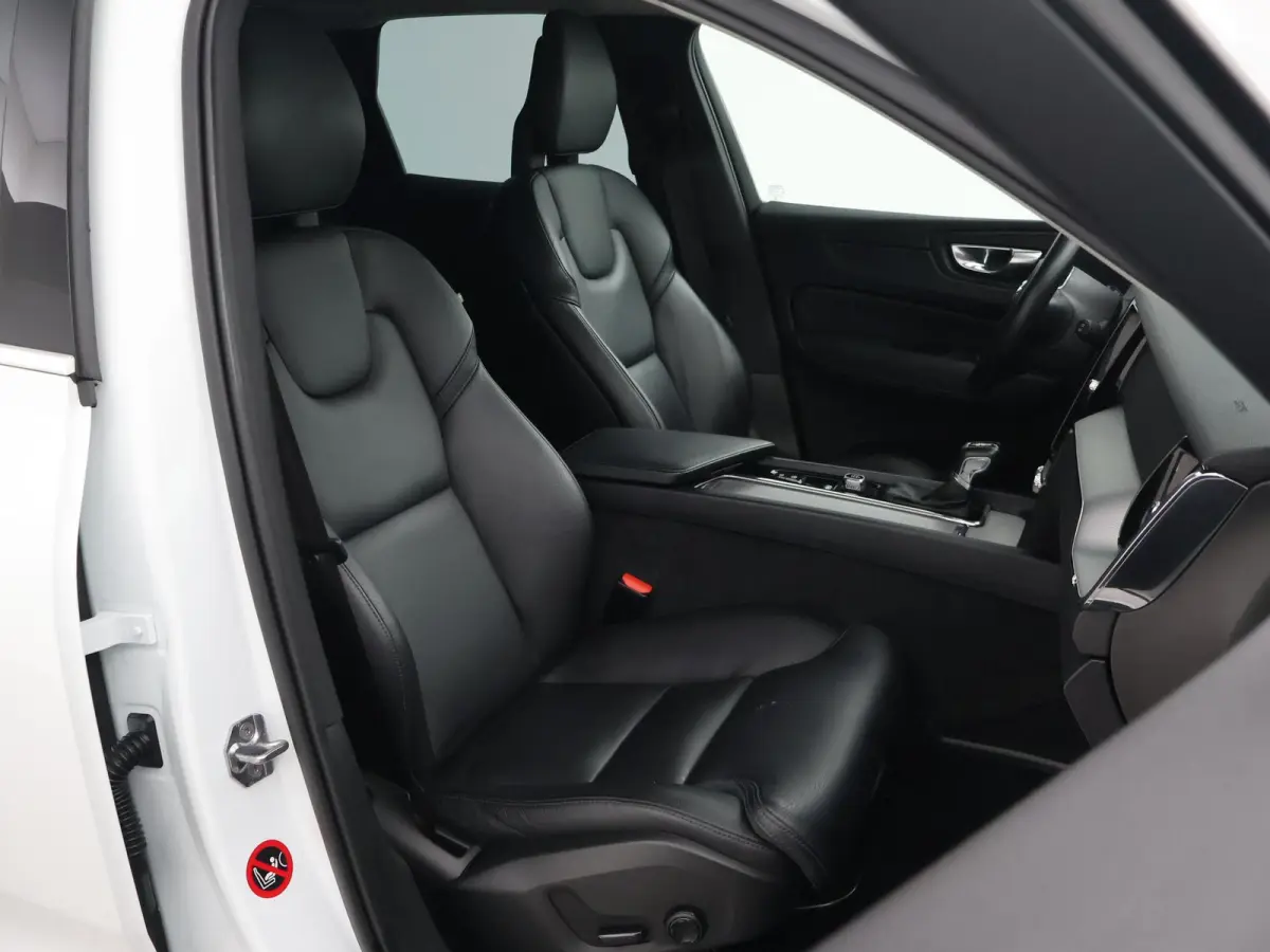 2.0 T5 AWD 254 PK AUT. INSCRIPTION + HEAD-UP | ELEK. TREKHAAK | ADAPTIVE CRUISE | CARPLAY | CAMERA