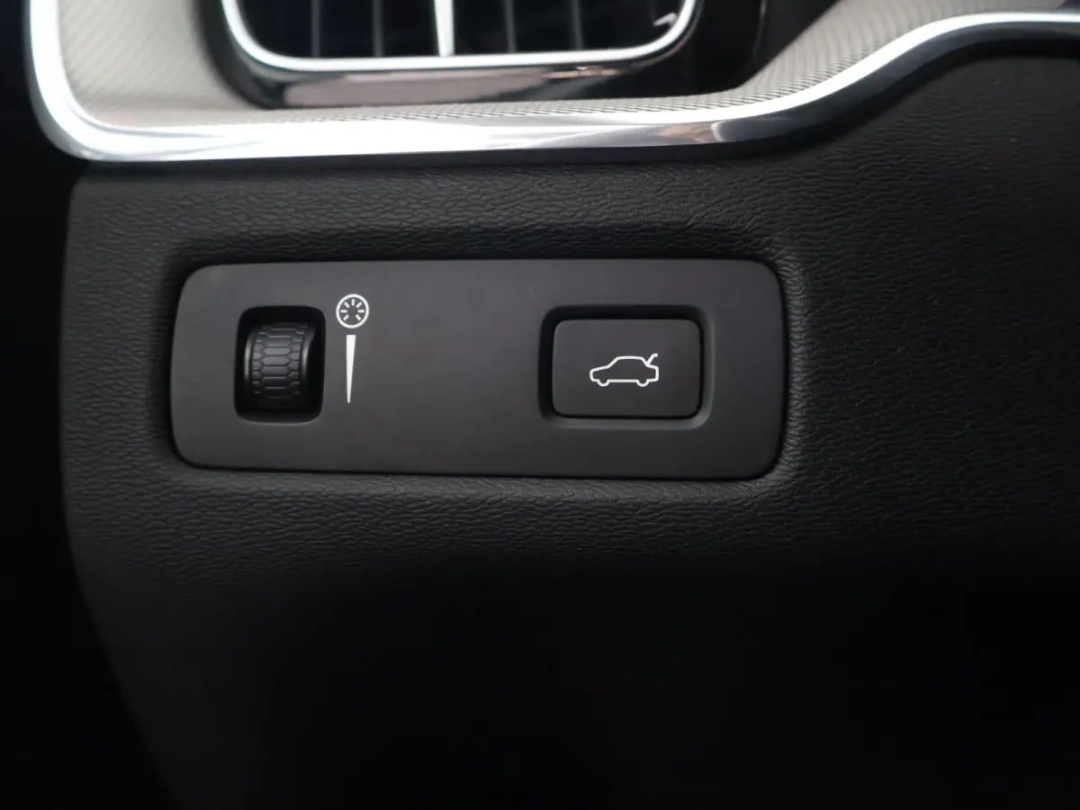2.0 T5 AWD 254 PK AUT. INSCRIPTION + HEAD-UP | ELEK. TREKHAAK | ADAPTIVE CRUISE | CARPLAY | CAMERA